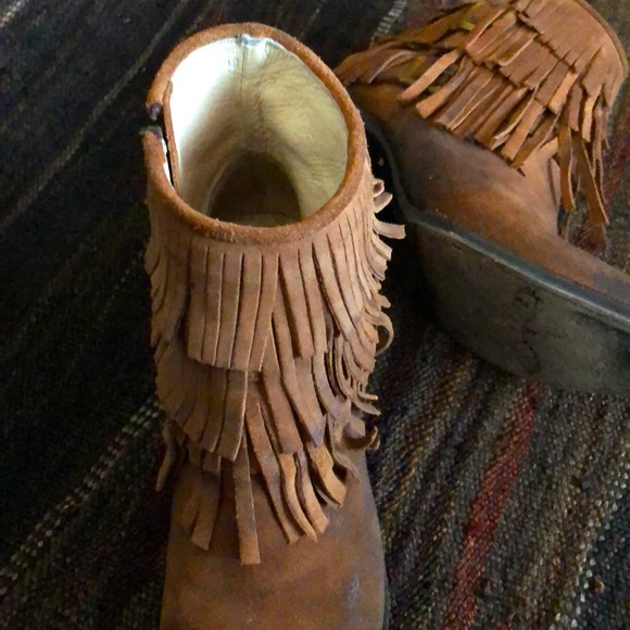 FREEBIRD GENUINE LEATHER FRINGE BOOTS….Amazing Boots! 🌺 EUC! - Picture 13 of 16